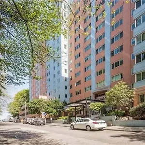  Apartment Tranquil 2br Downtown Condo, Parking, King Bed